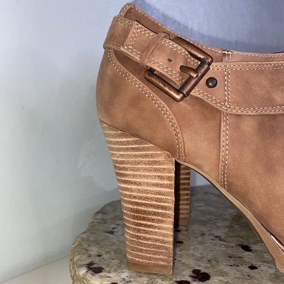 Sofft Willa Buckled Burnished Leather Stacked Heel Bootie-Twine Tan-Women’s 8M - Picture 3 of 16